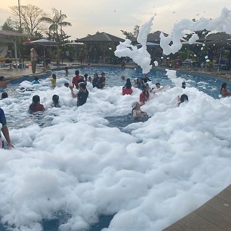 Dna Fun Zone Пеканбару Екстериор снимка